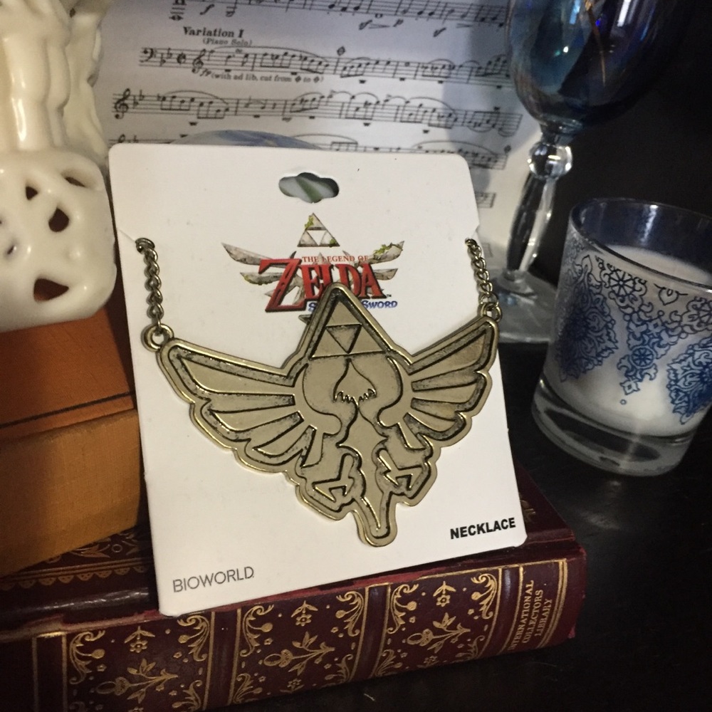 ⚔️Hyrule Crest Triforce Necklace 🎯 Back In Stock!